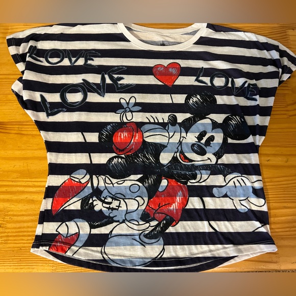 Disney Parks Mickey And Minnie Mouse Love t-shirt sz M - Picture 3 of 7
